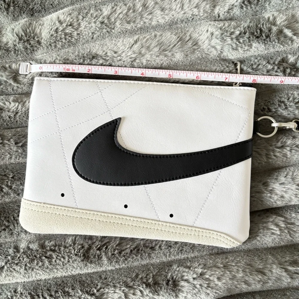 NIKE icon blazer wristlet